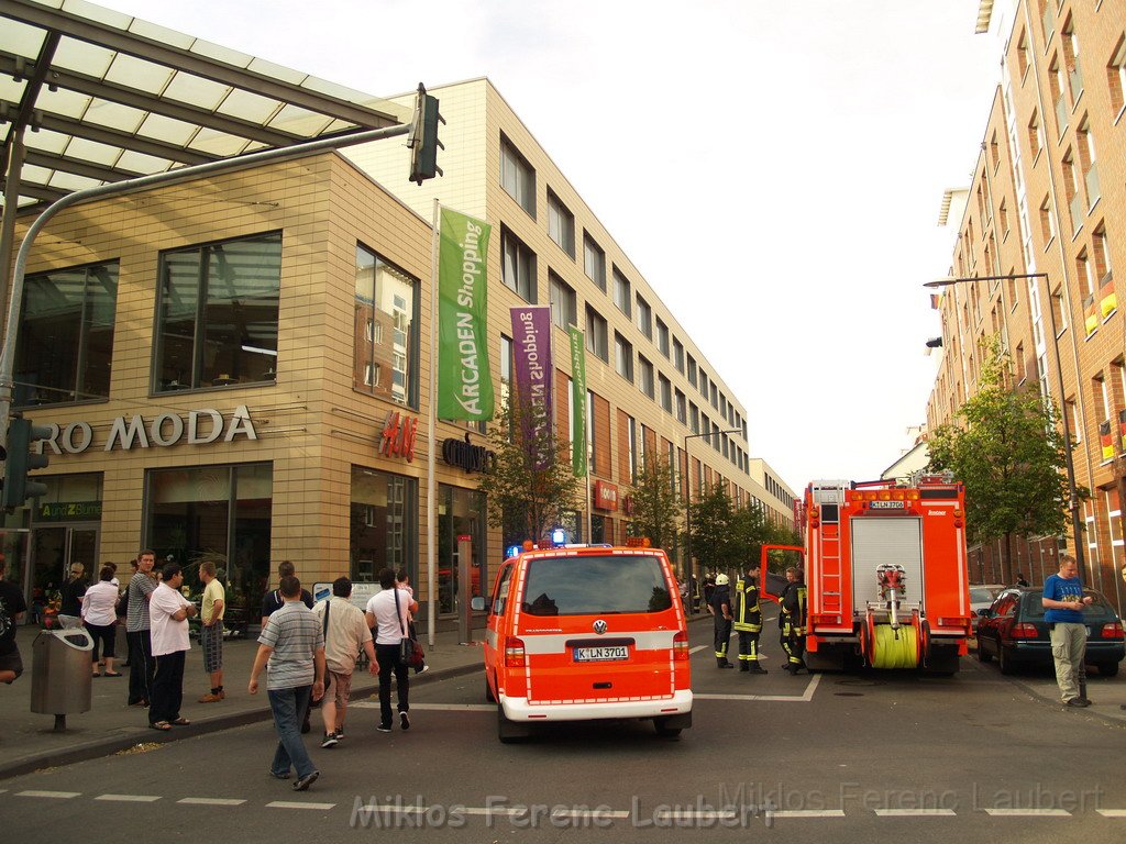 Feuer Kalk Arcaden Koeln Kalk P42.JPG